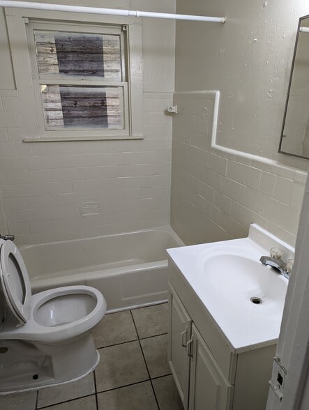 Building Photo - 4102 Oxford Street