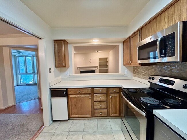 Building Photo - 10714 Kings Riding Way