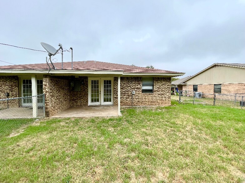 Building Photo - 916 Terry Trail