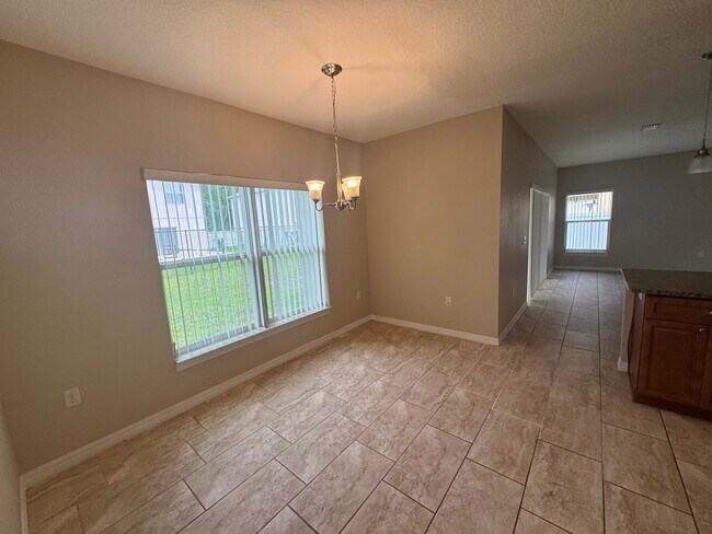 Building Photo - 527 Bristol Cir