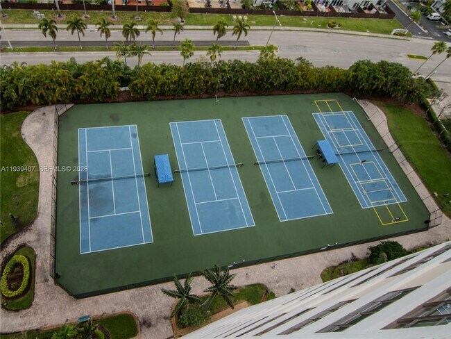 Building Photo - 2500 Parkview Dr