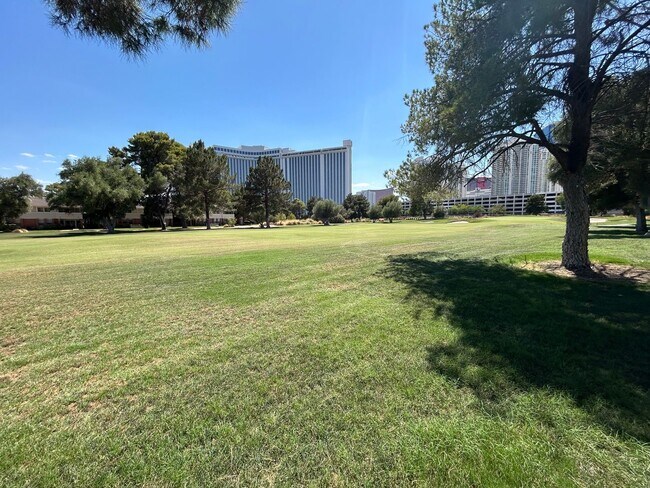 Building Photo - SPACIOUS 2 BEDROOM TOWNHOME IN LAS VEGAS COUNTRY CLUB