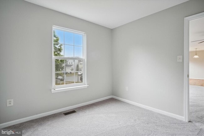 Building Photo - 2024 Chestnut Dr.