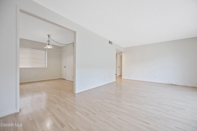 Building Photo - 2087 Rhoda St