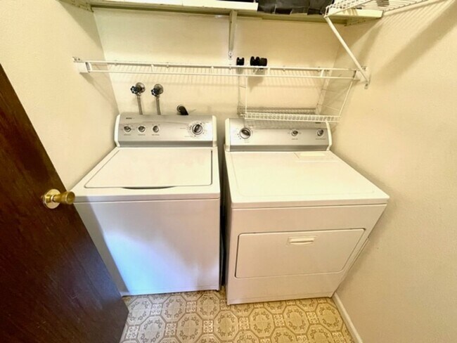 Building Photo - 2-Bedroom in Woodside Condos