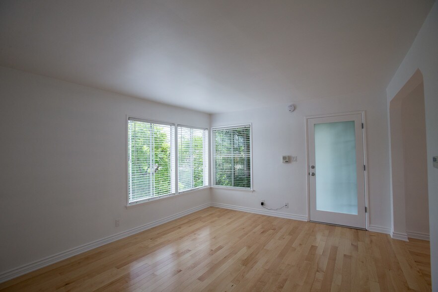 Living Room - 5916 Ernest Ave