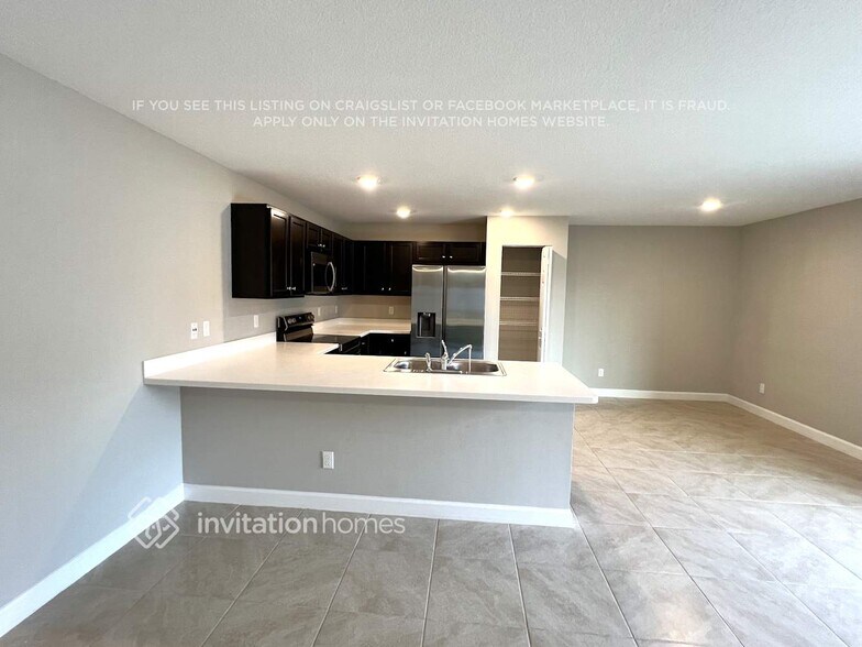 Building Photo - 2677 SW Fair Isle Rd