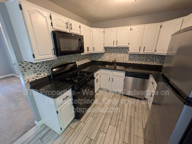 Building Photo - 5926 N Tampico Dr