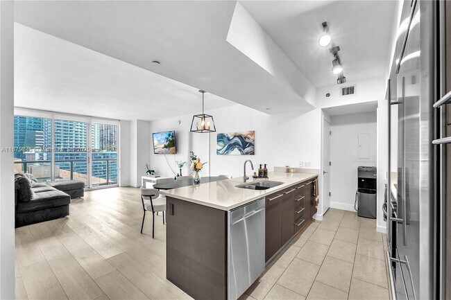 Building Photo - 500 Brickell Ave