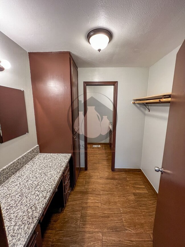 Building Photo - 4706 Buffalo Dr SE