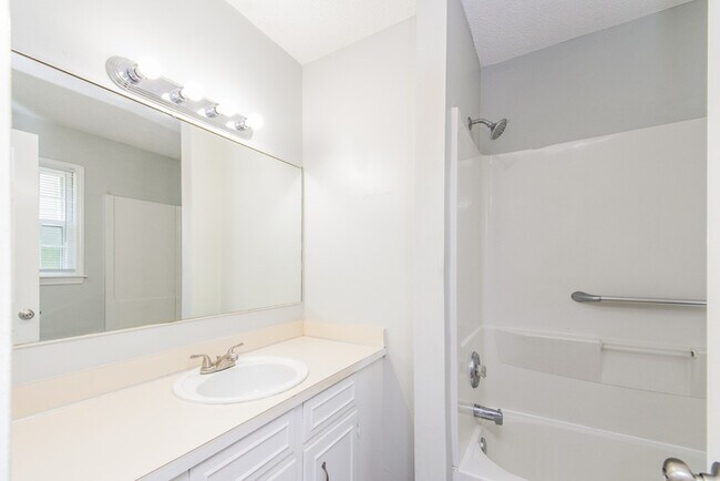 Building Photo - Charming Columbia, SC Home!