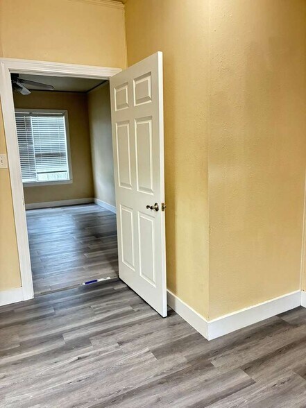 Building Photo - 1209 E Fortification St