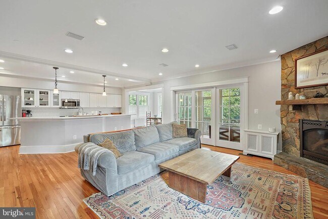 Building Photo - 1503 Russell Rd