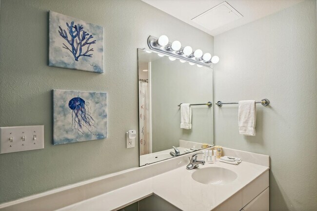 Building Photo - 104 Gulfside Ct