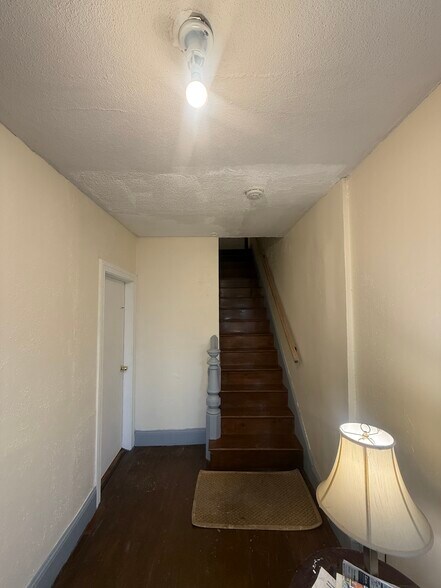 Building Photo - 569 Main St