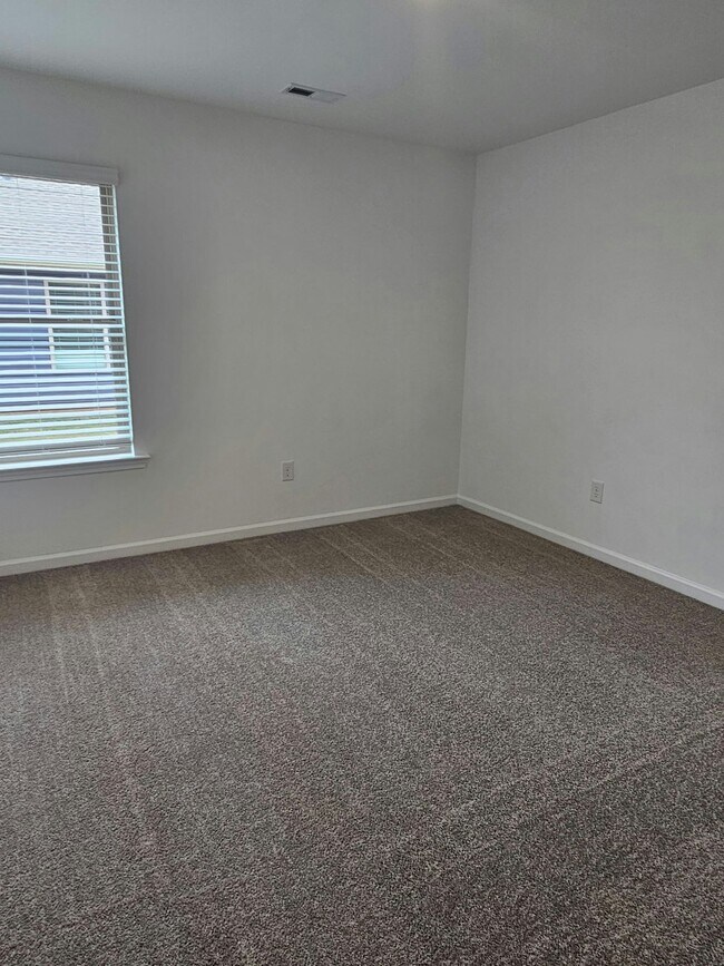 Building Photo - 184 Labrador Ln