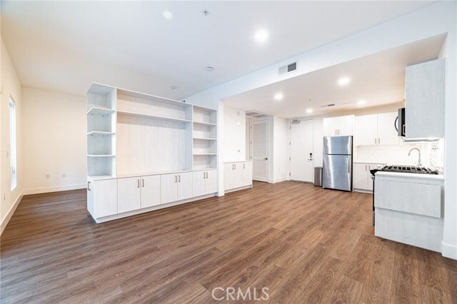 Building Photo - 709 E Walnut St