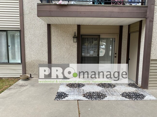 Building Photo - 3bd/2ba condo with gym and pool access