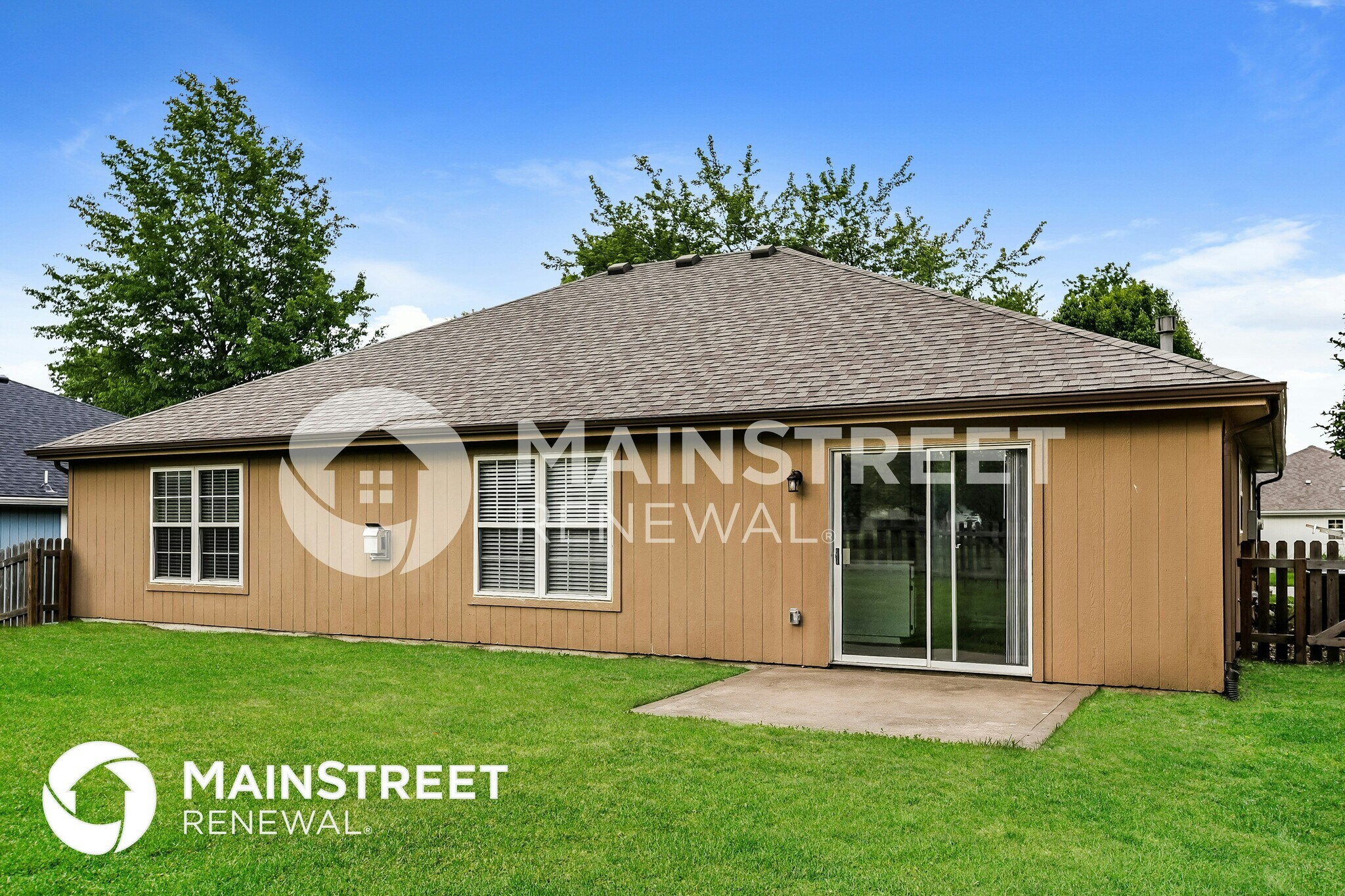 Building Photo - 820 SW Meadowood Dr