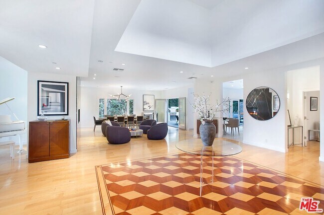Building Photo - 1655 N Crescent Heights Blvd