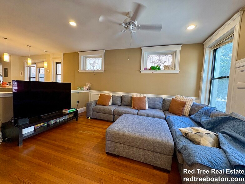 Building Photo - 11 Babcock St