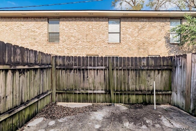 Building Photo - 9506 Jefferson Hwy