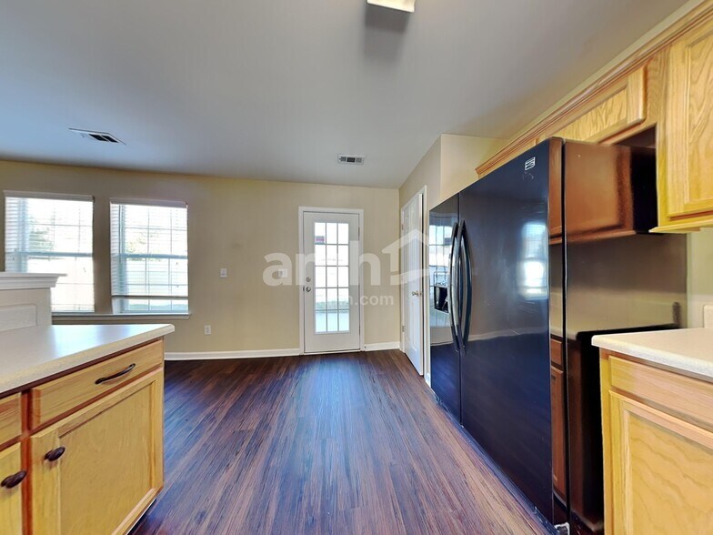 Building Photo - 144 Worcester Ln