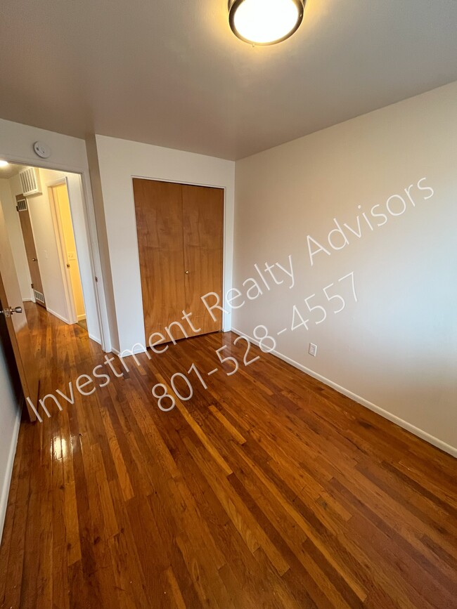 Building Photo - Spacious Apartment in Salt Lake City!