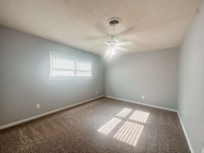 Building Photo - Newly-updated, 3-bedroom near LCU!