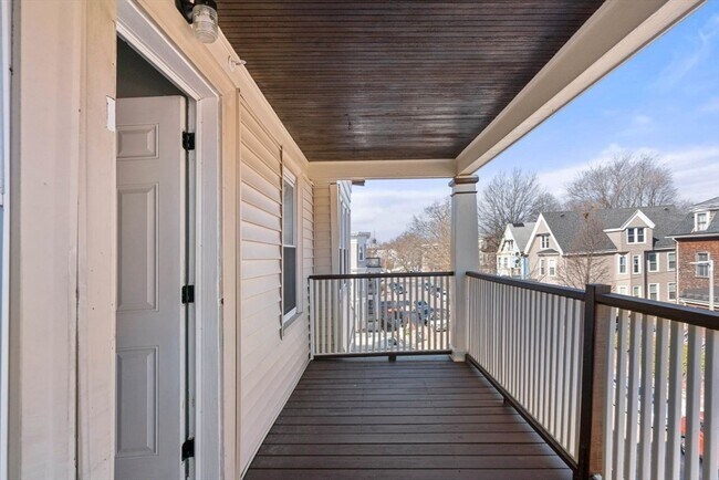 Building Photo - 10 Centre Ave