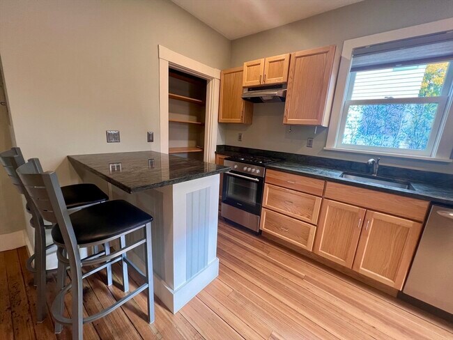 Building Photo - 188 Franklin St