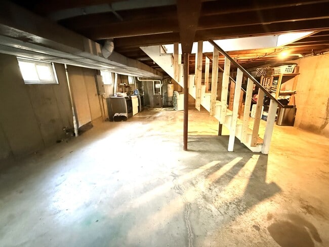 Building Photo - 715 Merlin Dr