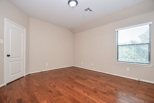 Building Photo - 6034 Gracys Landing Ln