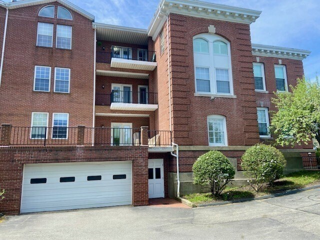 Building Photo - 760 Highland Ave