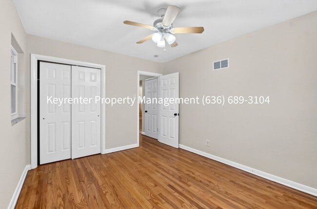 Building Photo - 5855 Pershing Ave