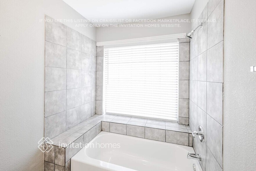 Building Photo - 5221 Hollow Bend Ln