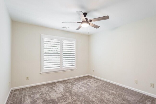 Building Photo - 5032 Hickory Hills Dr