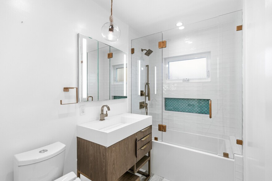 Building Photo - 3379 Stewart Ave