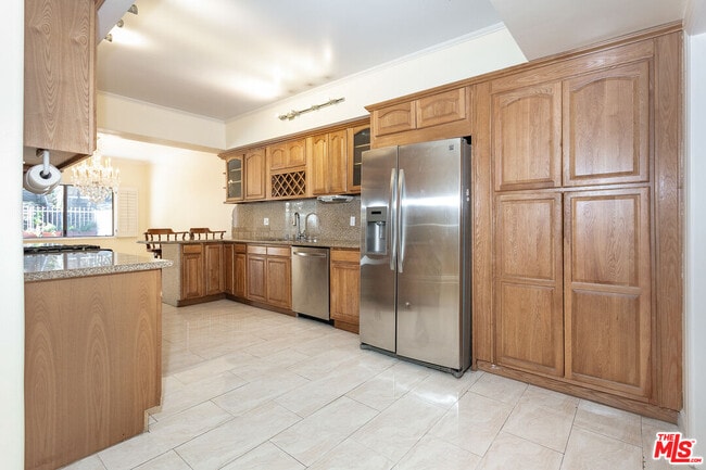 Building Photo - 1950 S Beverly Glen Blvd