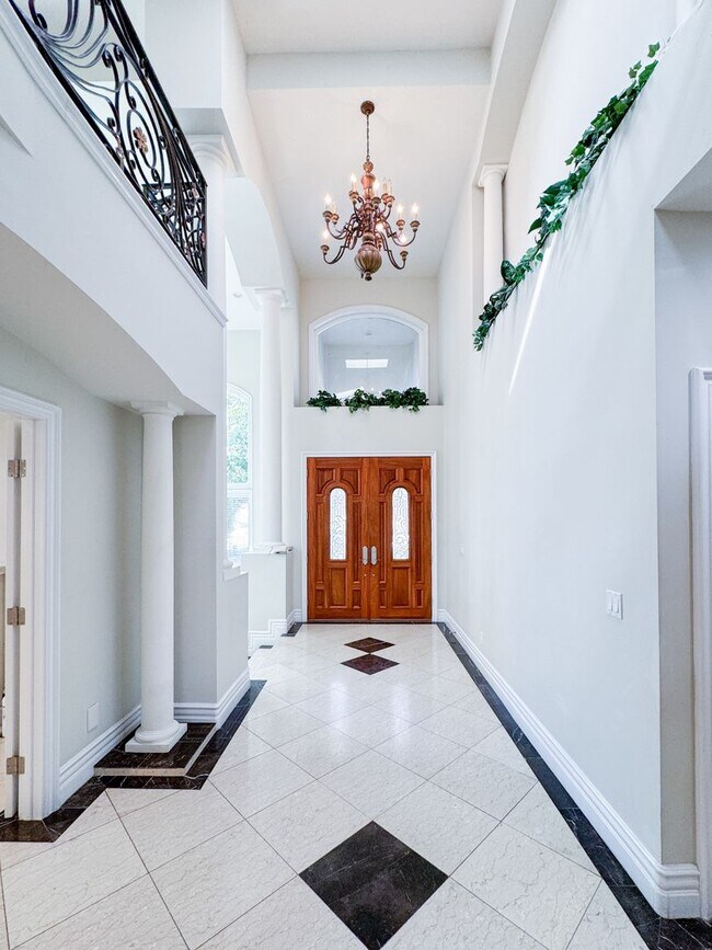 Building Photo - Lavish Estate Home w/4700sf+Central A/C & ...