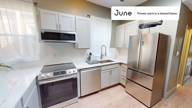 Building Photo - Room in Shared 4 bed/2 bath home in Columbia Heights
