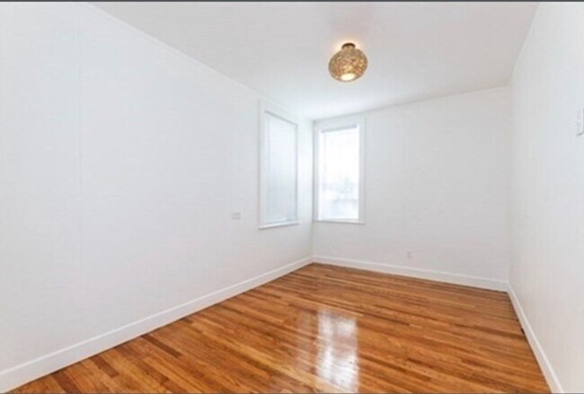 Building Photo - 859 E Broadway