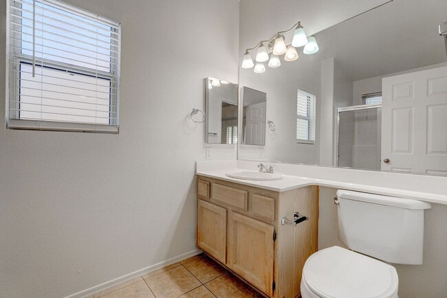 Building Photo - Beautiful 2 Bedroom Home Backing to Greenbelt