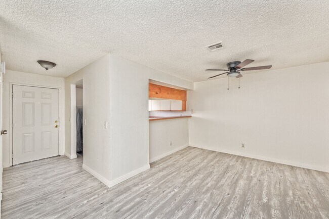 Building Photo - 2080 E Karen Ave