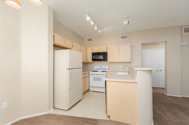 Building Photo - Adorable 1 Bedroom Condo on the First Floor