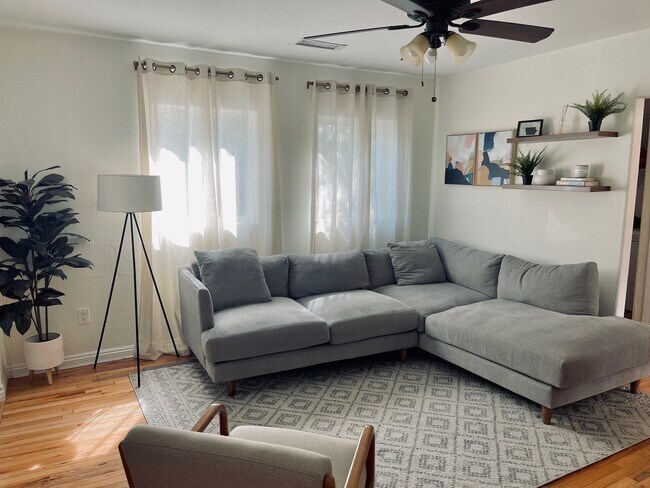 Building Photo - 1529 E Pierce St