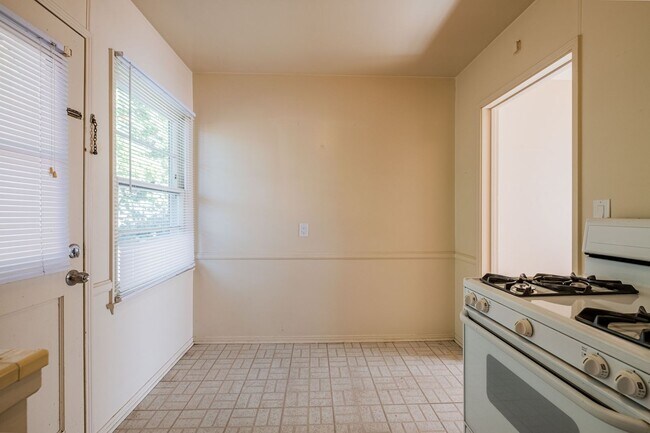 Building Photo - 1506 S Catalina Ave