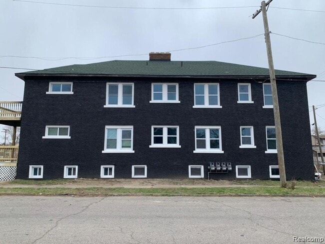 Building Photo - 2490 Woodmere St