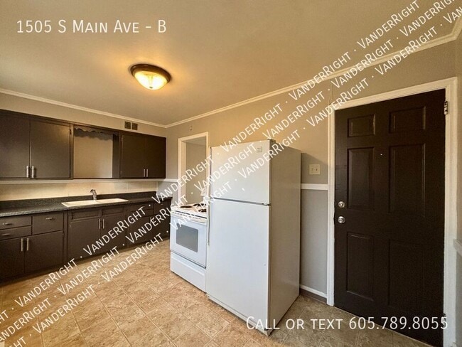 Primary Photo - 1505 S Main Ave