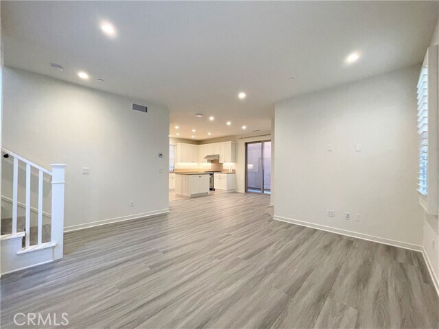 Building Photo - 119 Messenger